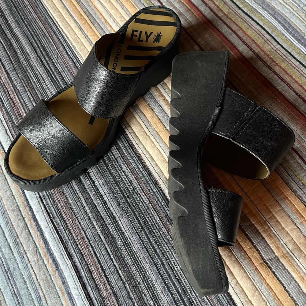 FLY LONDON 🎡 Black Leather Slip-On Wedge Sandals - Picture 9 of 11